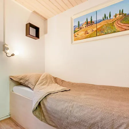 Serene Holiday In With Large Furnished Garden *